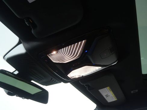 Certified 2025 BMW X4 xDrive30i image 21