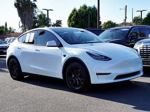 Used 2021 Tesla Model Y Long Range AWD/4WD image 2