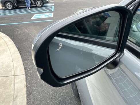 New 2026 Honda HR-V EX-L image 18