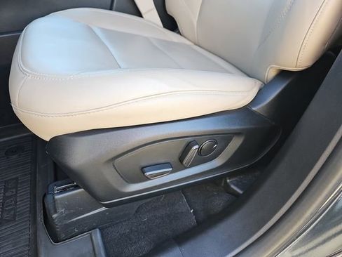 Used 2022 Ford Explorer XLT w/ Equipment Group 202A image 18