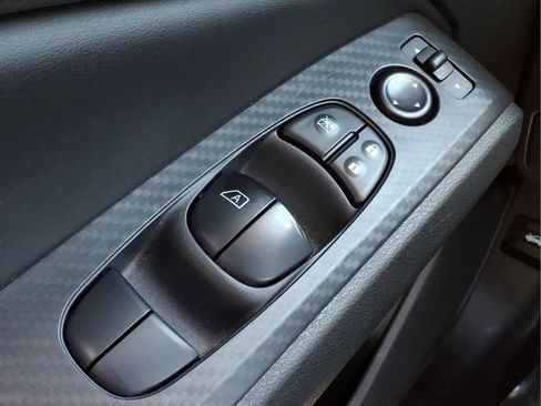 Used 2025 Nissan Altima 2.5 SV FWD image 18