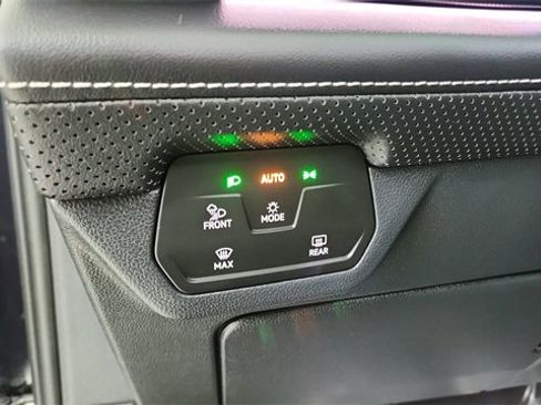 Used 2024 Volkswagen Atlas Cross Sport SEL Premium R-Line image 36