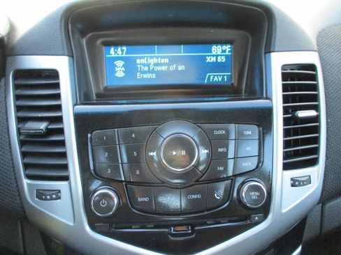 Used 2014 Chevrolet Cruze LT image 12