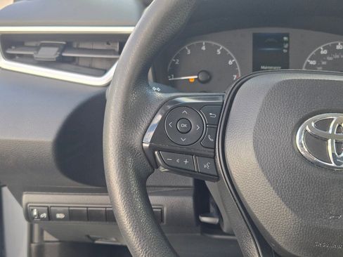 Used 2025 Toyota Corolla LE image 24