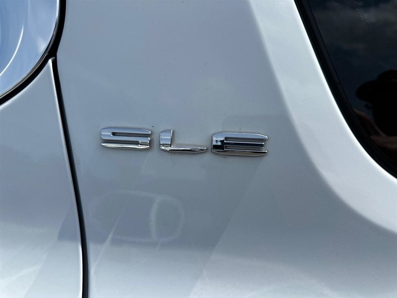 Used 2023 GMC Acadia SLE w/ Driver Convenience Package AWD/4WD image 9
