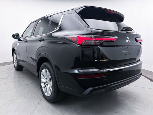 New 2025 Mitsubishi Outlander ES image 5