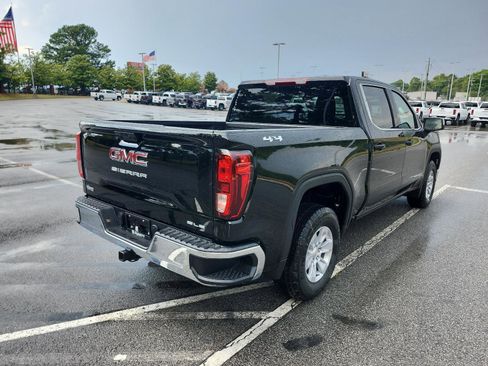 New 2026 GMC Sierra 1500 SLE image 3