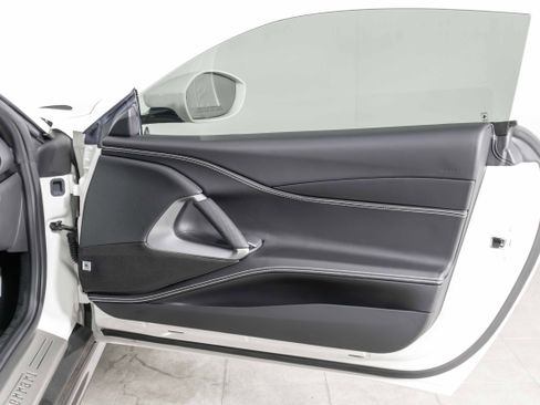 Used 2021 Ferrari 812 GTS image 44