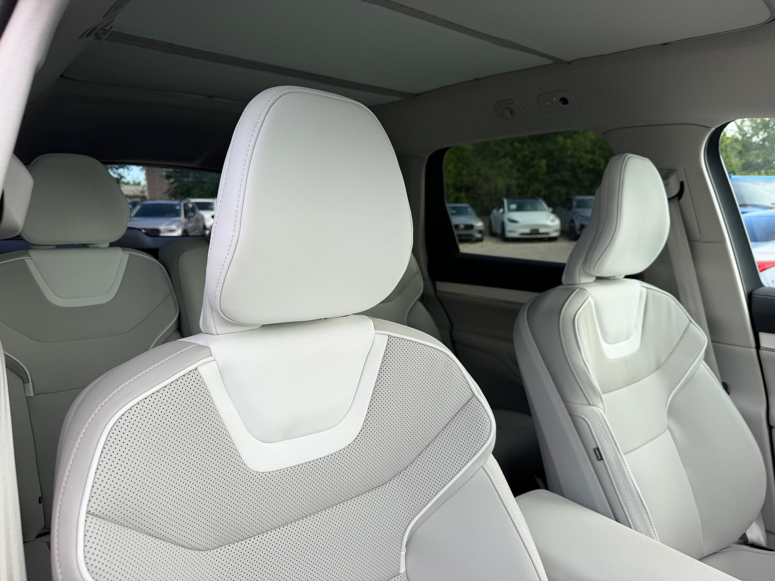 Certified 2025 Volvo EX90 Plus AWD/4WD image 11