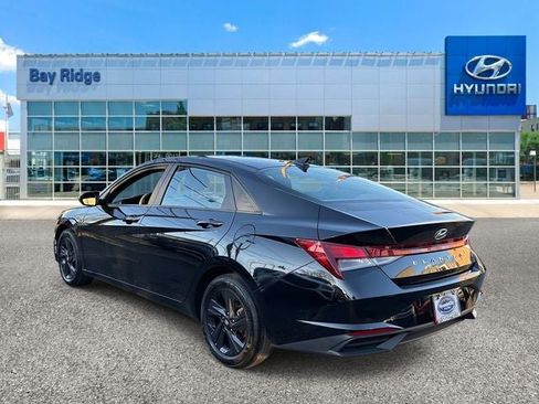 Used 2023 Hyundai Elantra SEL w/ Cargo Package image 4