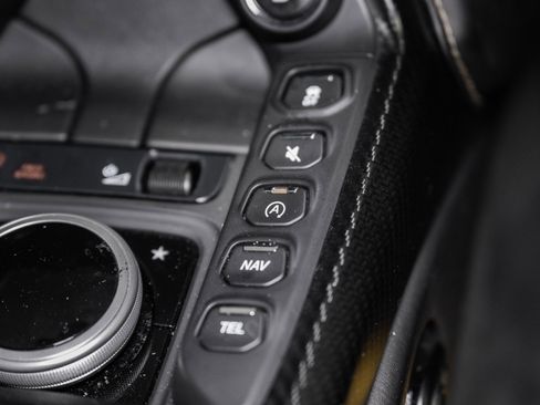 Used 2019 Aston Martin V8 Vantage Coupe image 34