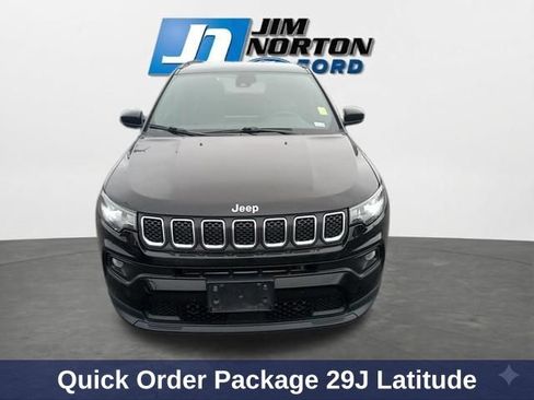 Used 2024 Jeep Compass Latitude AWD/4WD image 3
