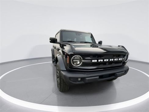 Used 2023 Ford Bronco Outer Banks image 3