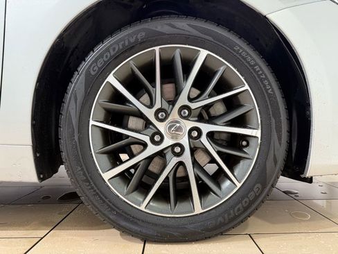 Used 2017 Lexus ES 350 w/ Luxury Package image 9