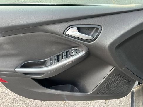 Used 2012 Ford Focus Titanium FWD image 12