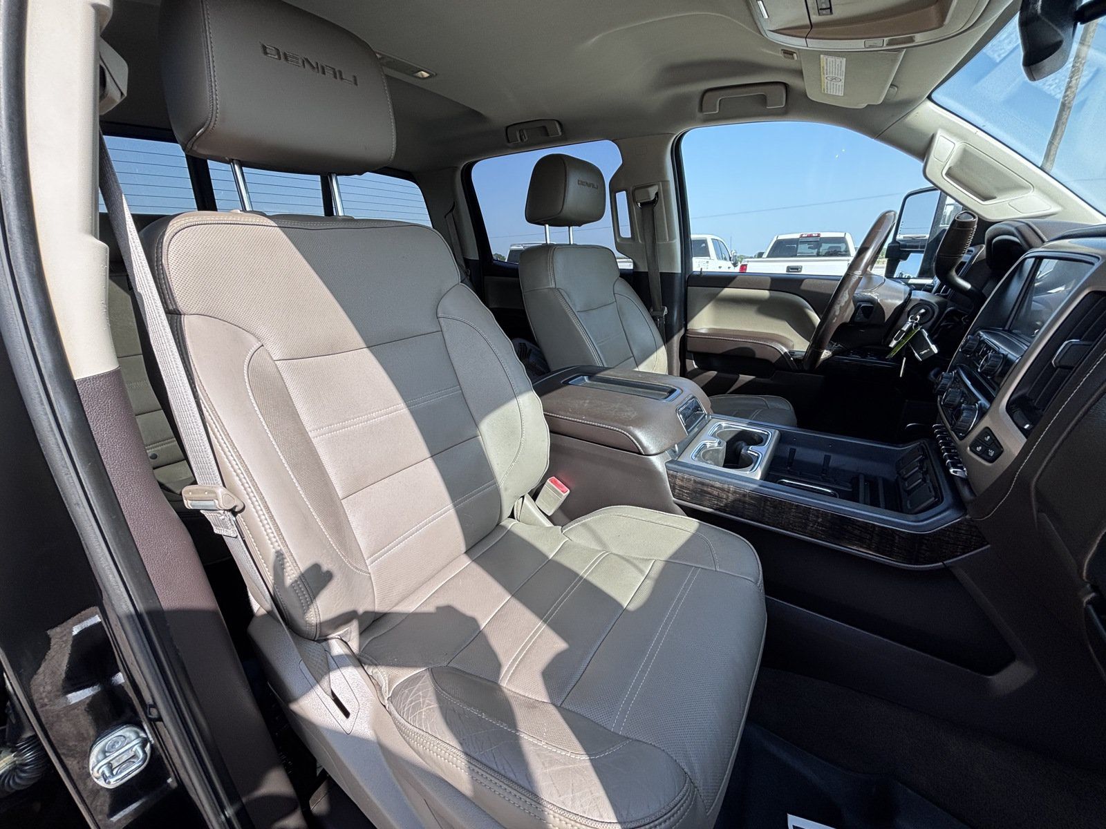 Used 2015 GMC Sierra 2500 Denali w/ Duramax Plus Package AWD/4WD image 15
