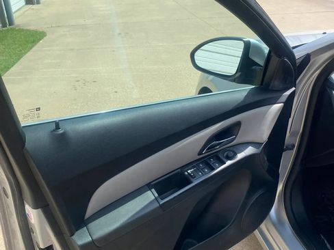 Used 2015 Chevrolet Cruze LT FWD image 12