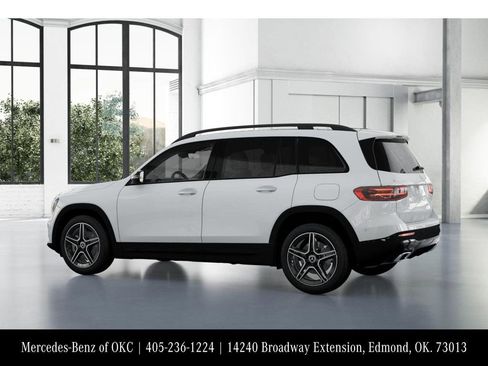 Used 2026 Mercedes-Benz GLB 250 4MATIC image 31