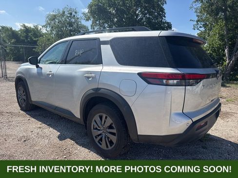 Used 2025 Nissan Pathfinder SV FWD image 4