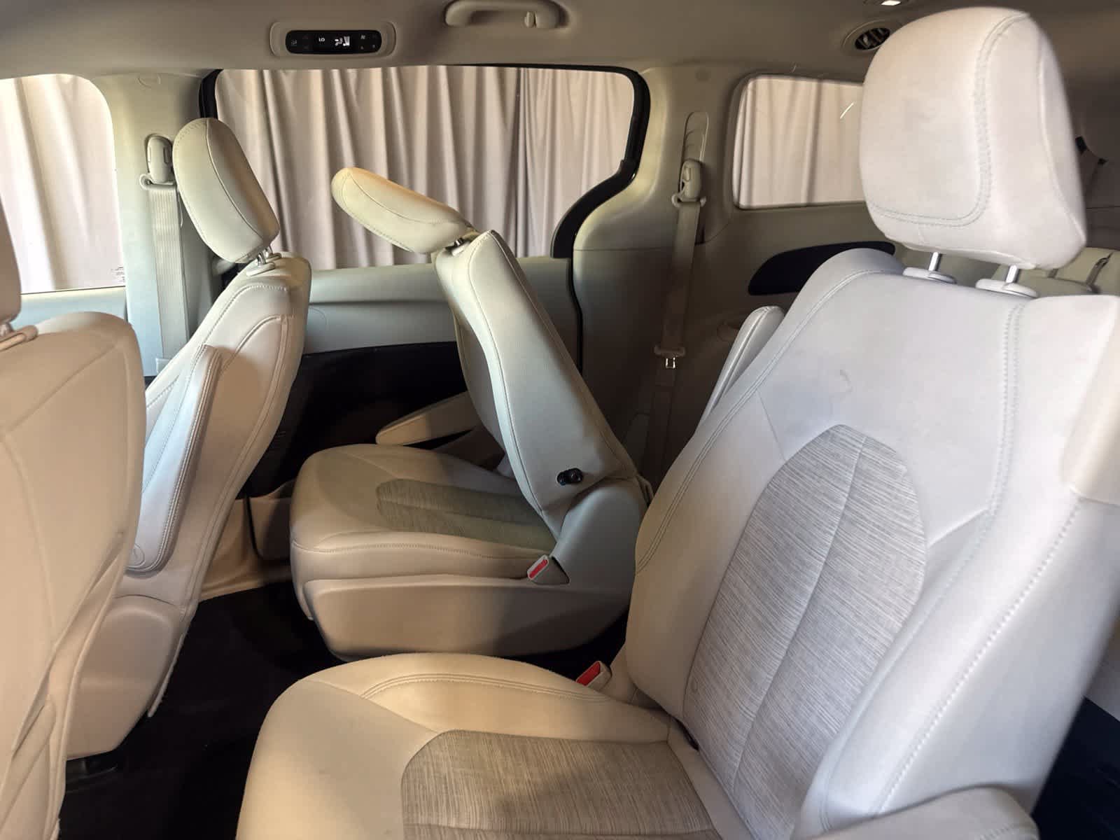 Used 2018 Chrysler Pacifica Touring Plus FWD image 16