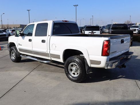 Used 2006 Chevrolet Silverado 2500 LT w/ Heavy-Duty Power Package image 4