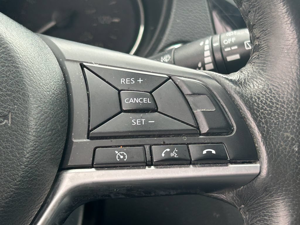 Used 2017 Nissan Rogue SV FWD image 20