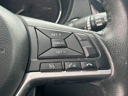 Used 2017 Nissan Rogue SV FWD image 20