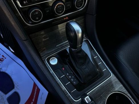 Used 2018 Volkswagen Passat 2.0T SE image 37