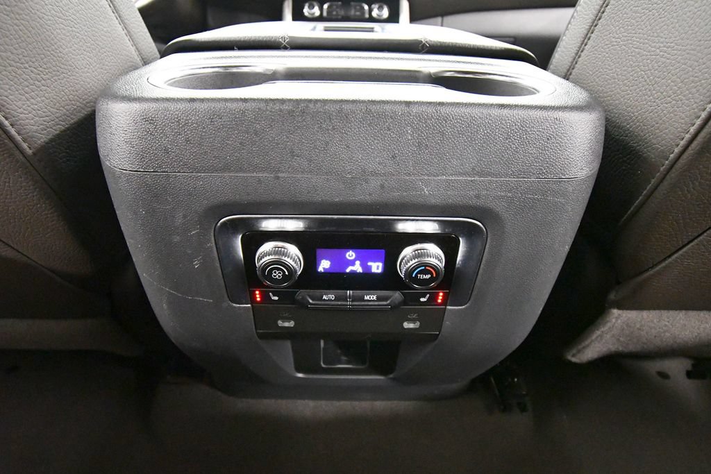 Used 2022 GMC Yukon Denali AWD/4WD image 16