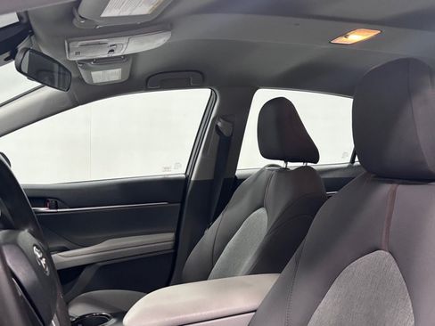 Used 2018 Toyota Camry LE FWD image 12