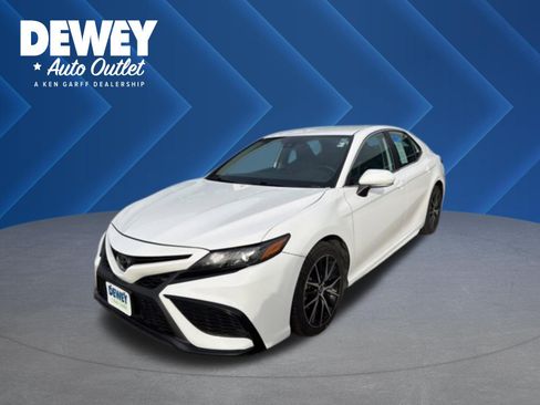 Used 2023 Toyota Camry SE image 1