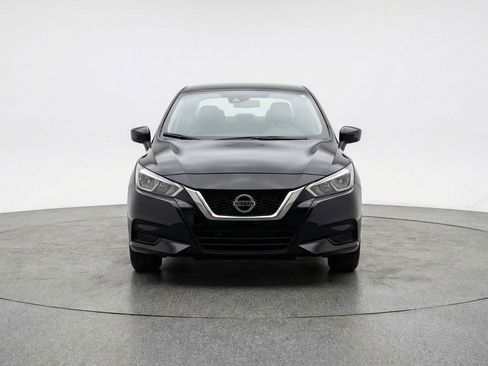 Used 2025 Nissan Versa SV FWD image 2