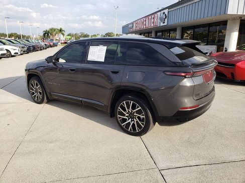 Used 2025 Jeep Wagoneer S Limited image 3