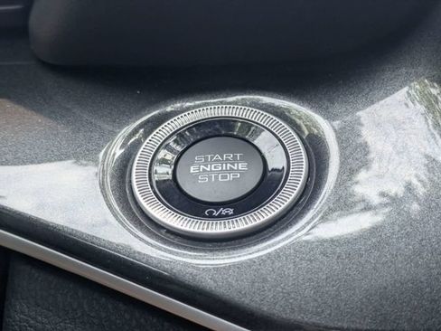 Used 2023 Jeep Grand Cherokee Laredo RWD image 32