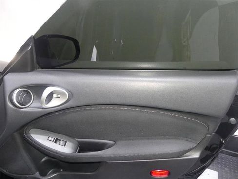 Used 2017 Nissan 370Z Coupe image 17