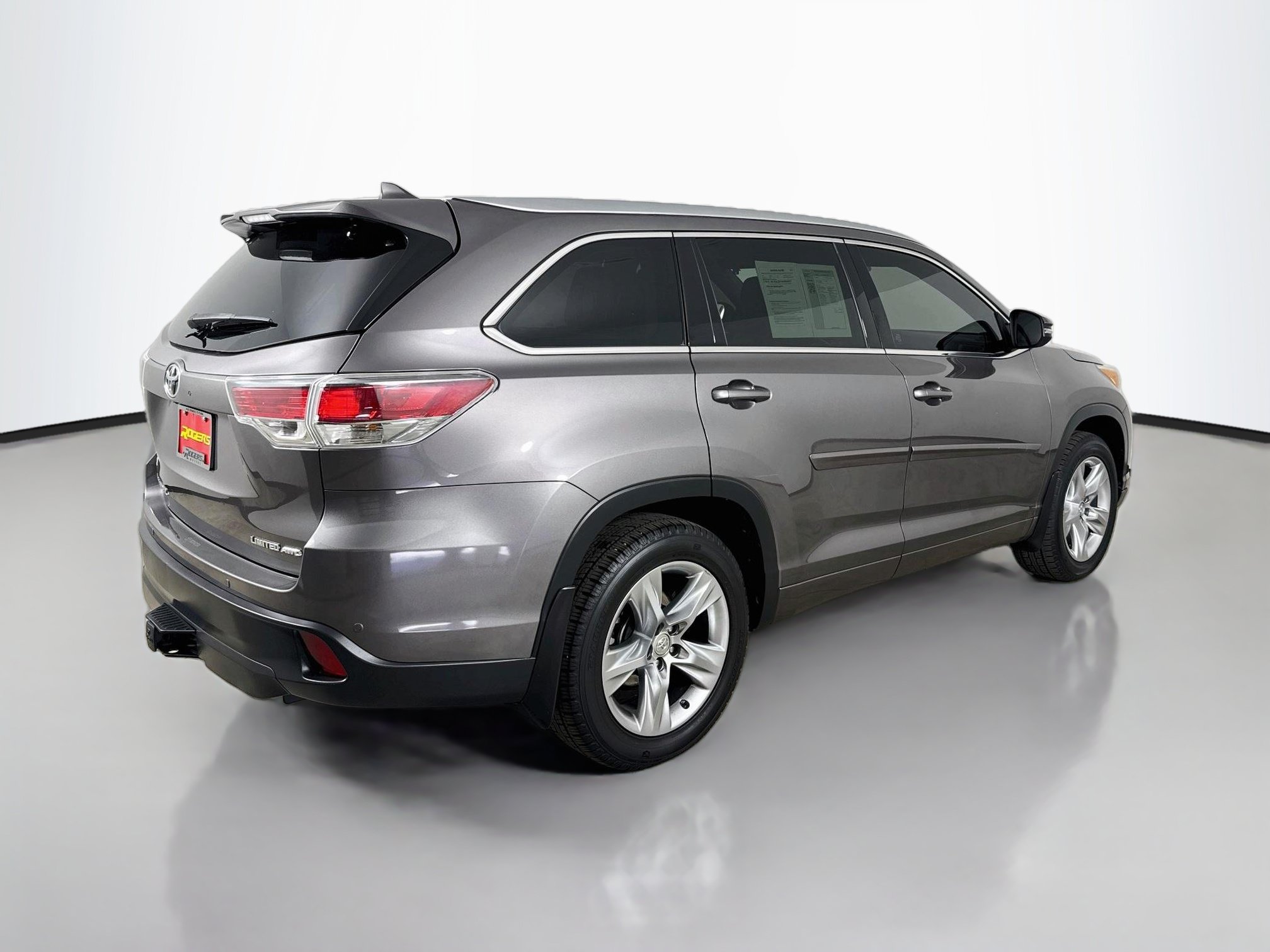 Used 2015 Toyota Highlander Limited w/ Driver Technology Package AWD/4WD image 8