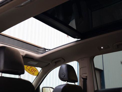 Used 2023 Volkswagen Atlas SE w/ Panoramic Sunroof Package image 33