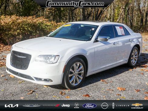 Used 2015 Chrysler 300 C Platinum w/ Harman/Kardon Audio Group image 2