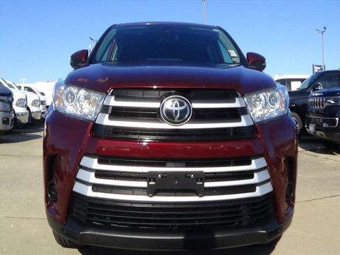 Used 2019 Toyota Highlander LE image 3