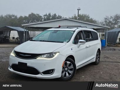 Used 2018 Chrysler Pacifica Limited w/ Advanced Safetytec Group