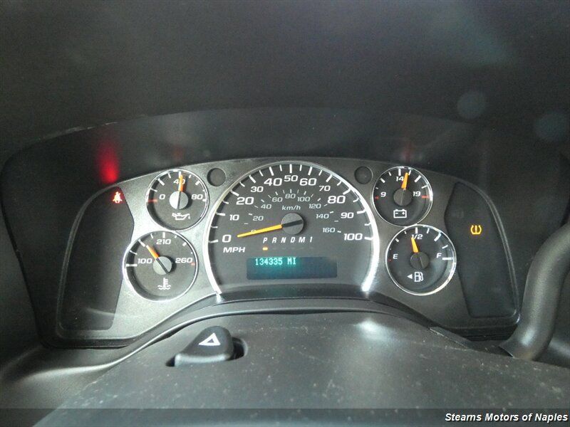 Used 2017 Chevrolet Express 3500 RWD image 9