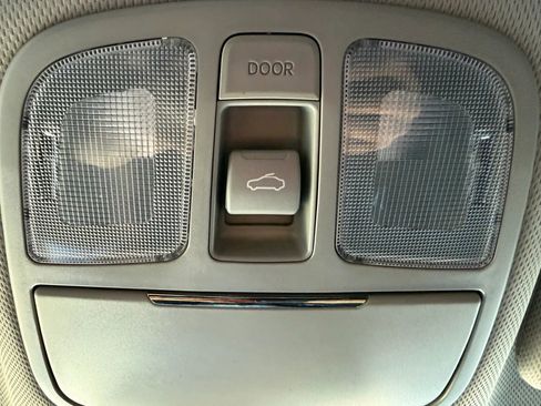 Used 2011 Hyundai Genesis 2.0T image 21