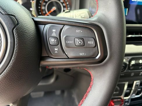 Used 2024 Jeep Wrangler Unlimited Rubicon AWD/4WD image 15