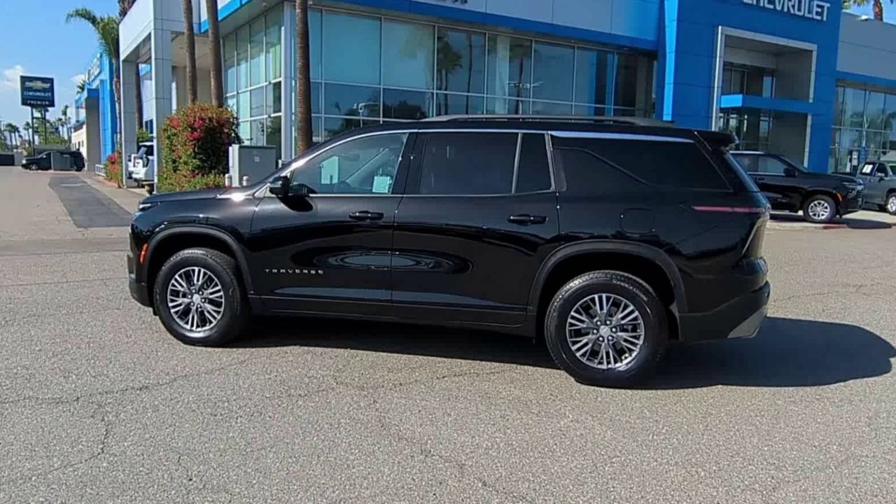 Used 2026 Chevrolet Traverse LT w/ Driver Confidence Package FWD image 5