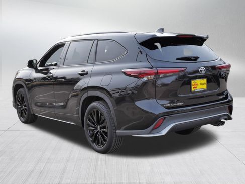 Certified 2025 Toyota Highlander XSE image 6