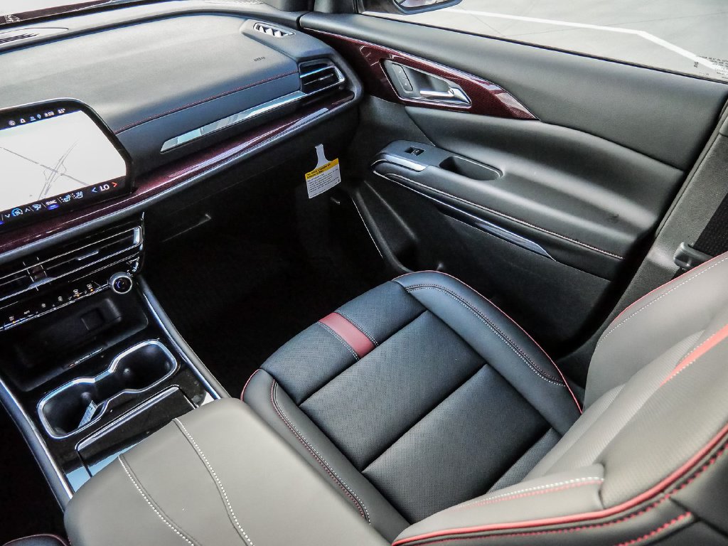 New 2027 Chevrolet Traverse RS w/ LPO, Floor Liner Package FWD image 30
