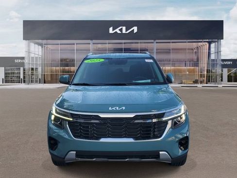 Used 2025 Kia Seltos EX FWD image 2