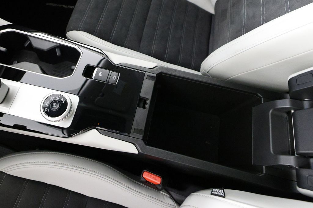 Used 2025 Mitsubishi Outlander SE FWD image 37