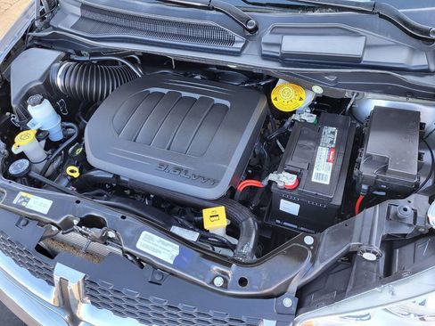 Used 2019 Dodge Grand Caravan SXT image 9