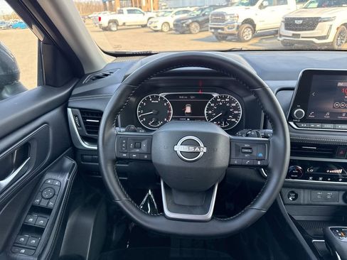 Used 2025 Nissan Rogue SV FWD image 14